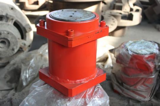 點擊查看詳細信息<br>標(biāo)題：160掘進機漲緊油缸 閱讀次數(shù)：1912